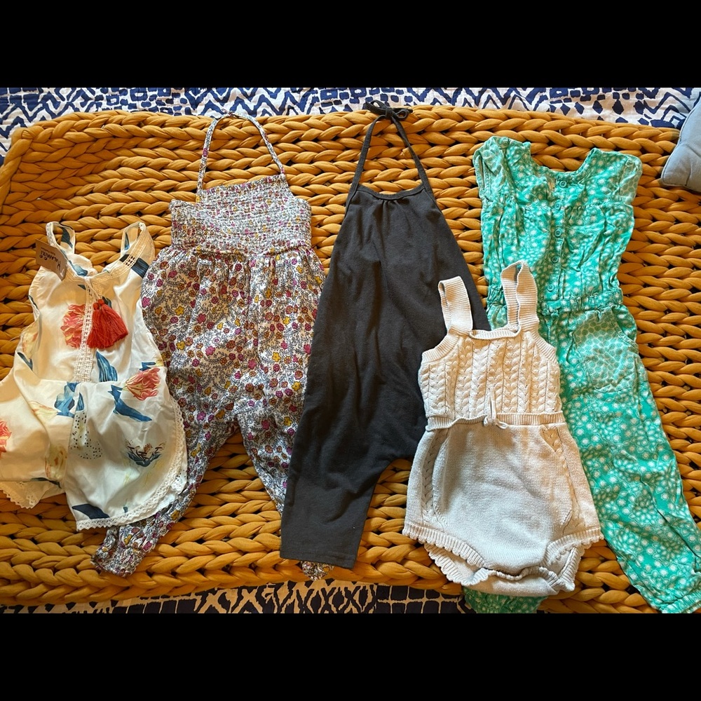 ⭐️SOLD⭐️Girls 3T romper lot